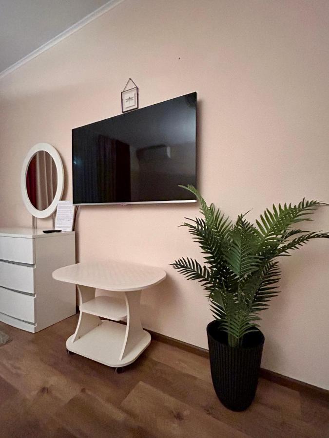 Appartement 1 Поверх Ж К Паркові Озера Метро Дарниця à Kiev Extérieur photo