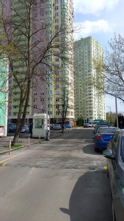 Appartement 1 Поверх Ж К Паркові Озера Метро Дарниця à Kiev Extérieur photo