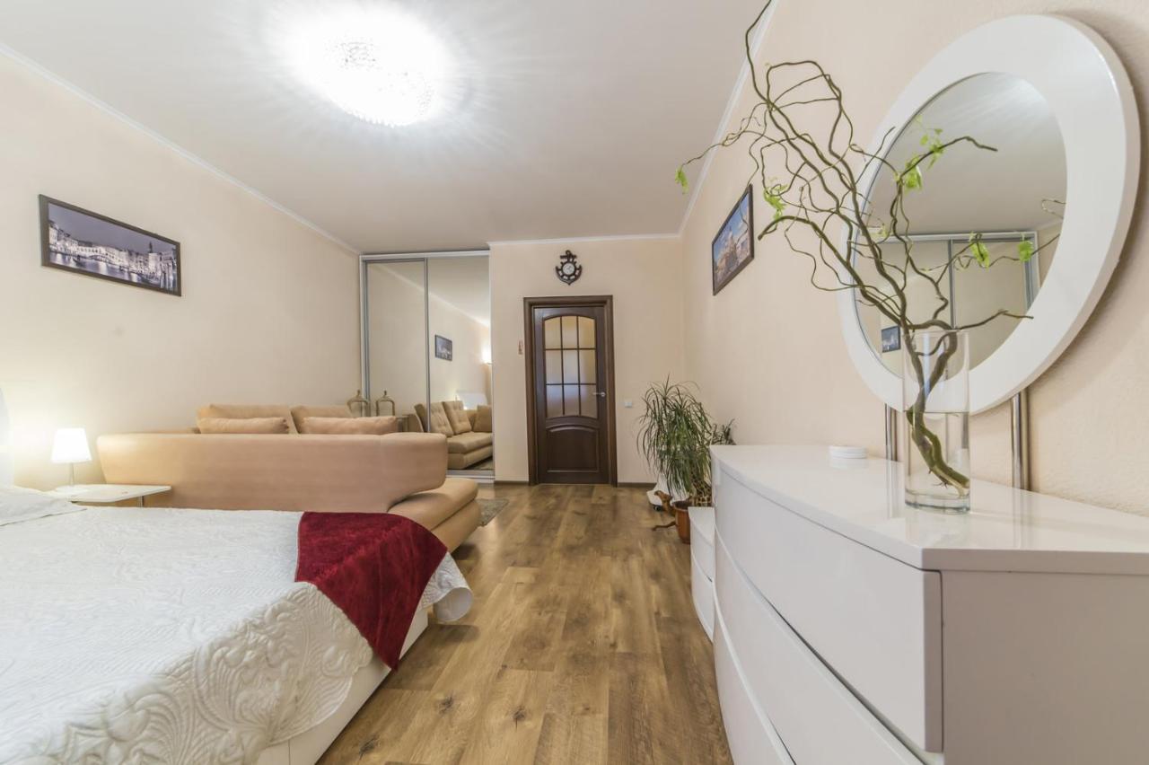 Appartement 1 Поверх Ж К Паркові Озера Метро Дарниця à Kiev Extérieur photo