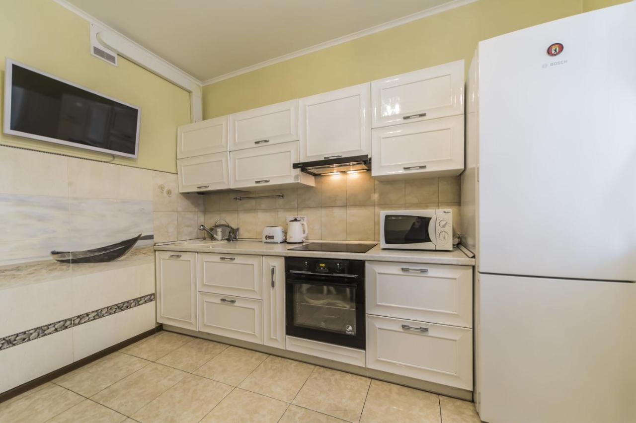 Appartement 1 Поверх Ж К Паркові Озера Метро Дарниця à Kiev Extérieur photo