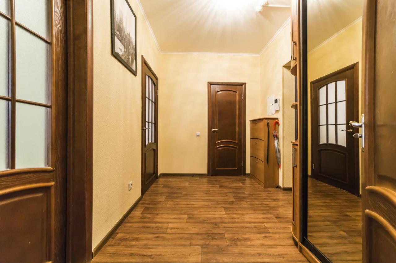 Appartement 1 Поверх Ж К Паркові Озера Метро Дарниця à Kiev Extérieur photo