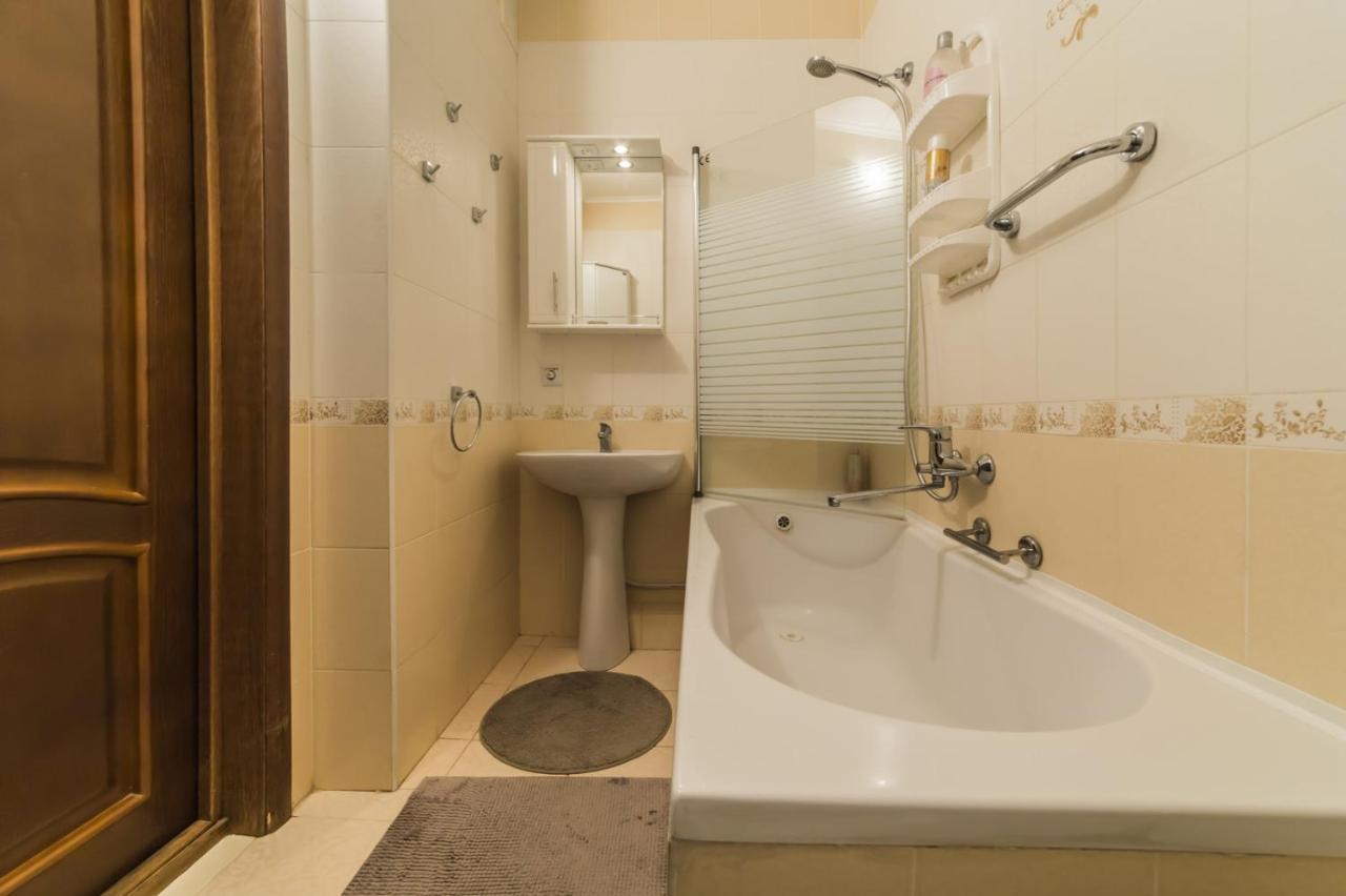 Appartement 1 Поверх Ж К Паркові Озера Метро Дарниця à Kiev Extérieur photo