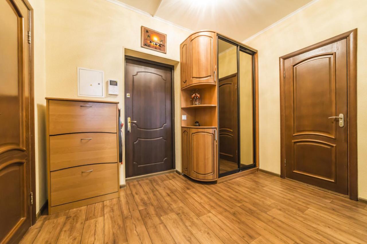 Appartement 1 Поверх Ж К Паркові Озера Метро Дарниця à Kiev Extérieur photo