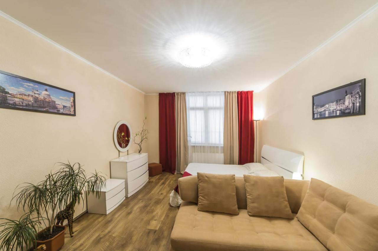 Appartement 1 Поверх Ж К Паркові Озера Метро Дарниця à Kiev Extérieur photo