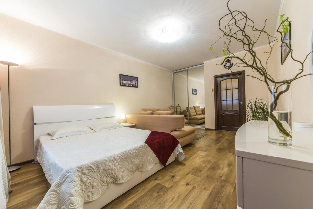 Appartement 1 Поверх Ж К Паркові Озера Метро Дарниця à Kiev Extérieur photo