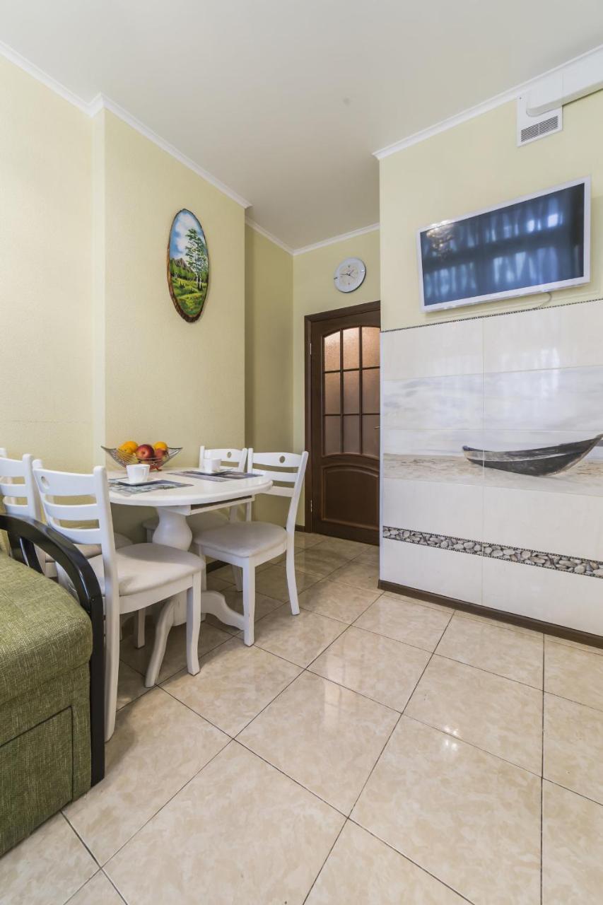 Appartement 1 Поверх Ж К Паркові Озера Метро Дарниця à Kiev Extérieur photo