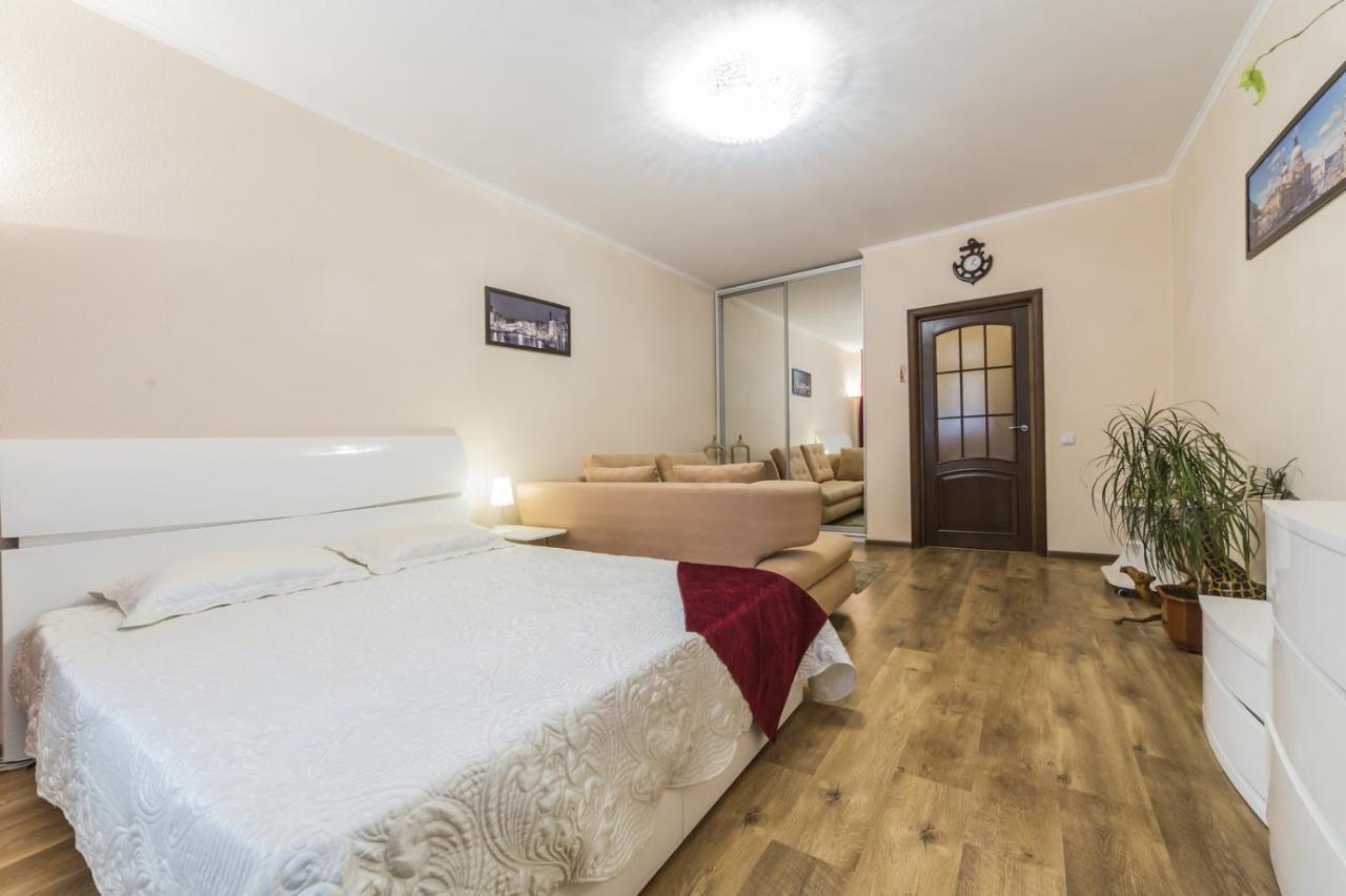 Appartement 1 Поверх Ж К Паркові Озера Метро Дарниця à Kiev Extérieur photo