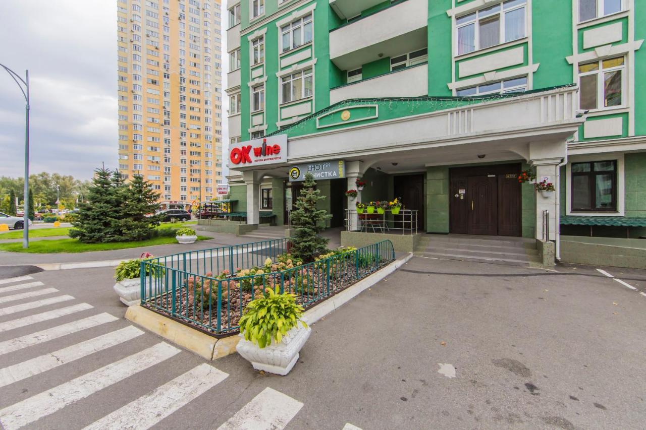 Appartement 1 Поверх Ж К Паркові Озера Метро Дарниця à Kiev Extérieur photo