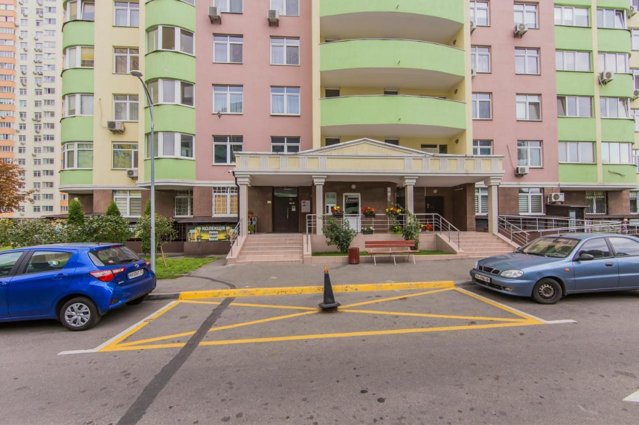 Appartement 1 Поверх Ж К Паркові Озера Метро Дарниця à Kiev Extérieur photo
